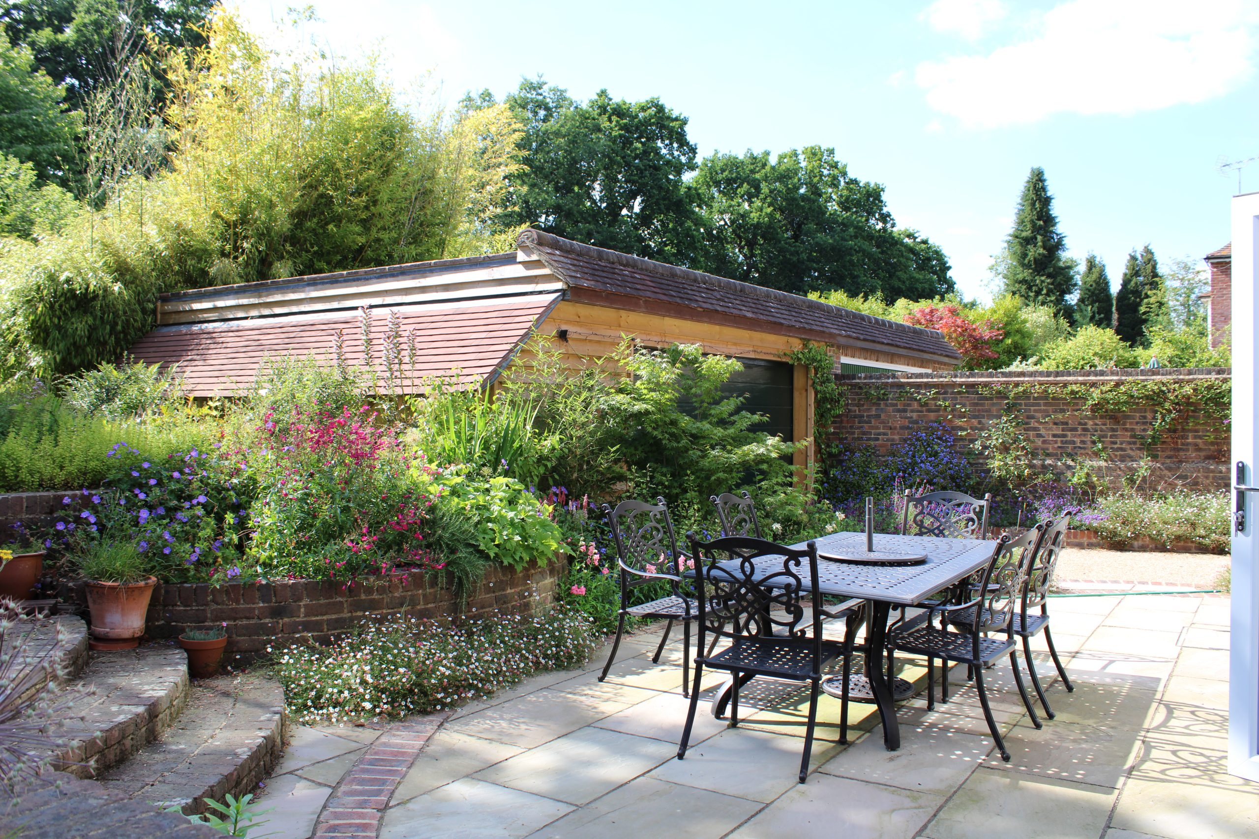 Balcombe Modern Cottage Garden